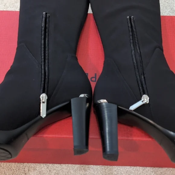 Donald J. Pliner Elegant Black Heeled Boots - Picture 4 of 11